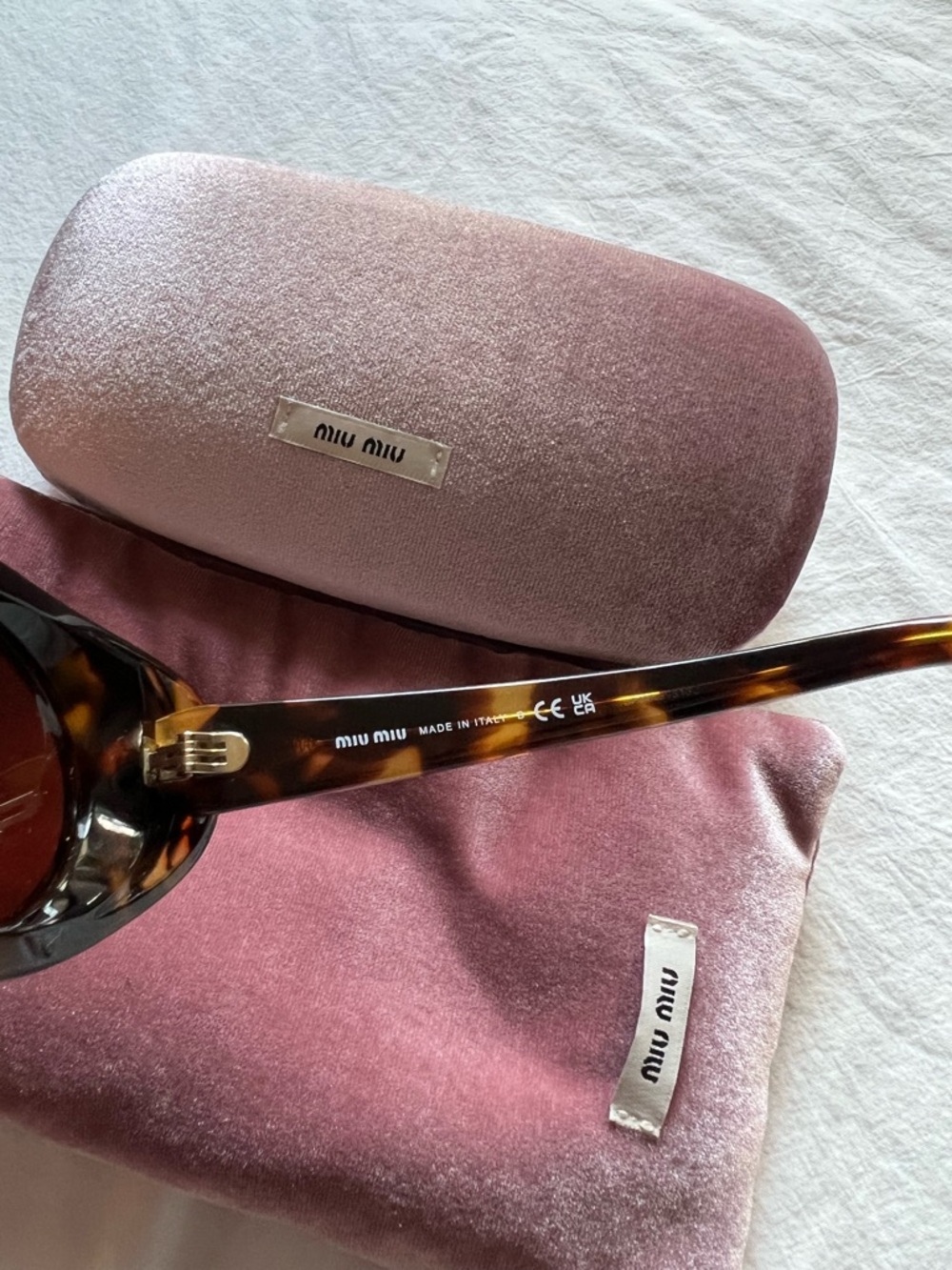Miu Miu Reverie Sunglasses EUC - Picture 6 of 9